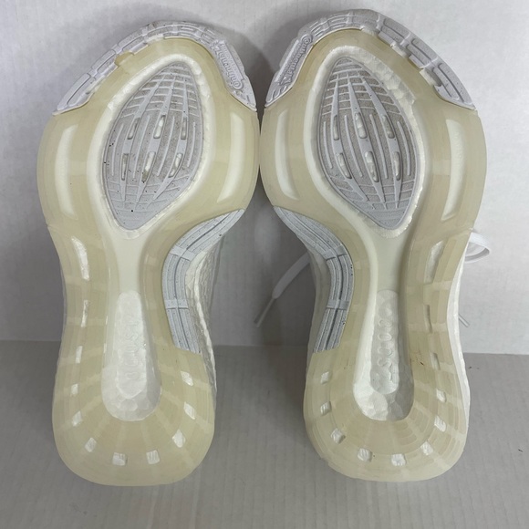 Adidas Shoes Women’s Size 8 UltraBoost 22
Triple White Running Sneakers GX5459 - Picture 5 of 8